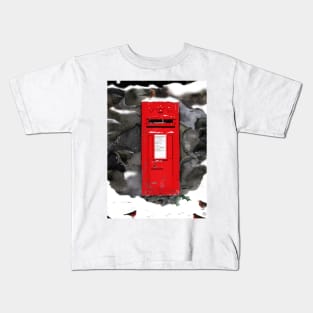 Red Royal Mail POST BOX. Christmas/ Winter Illustration. Robins. Kids T-Shirt